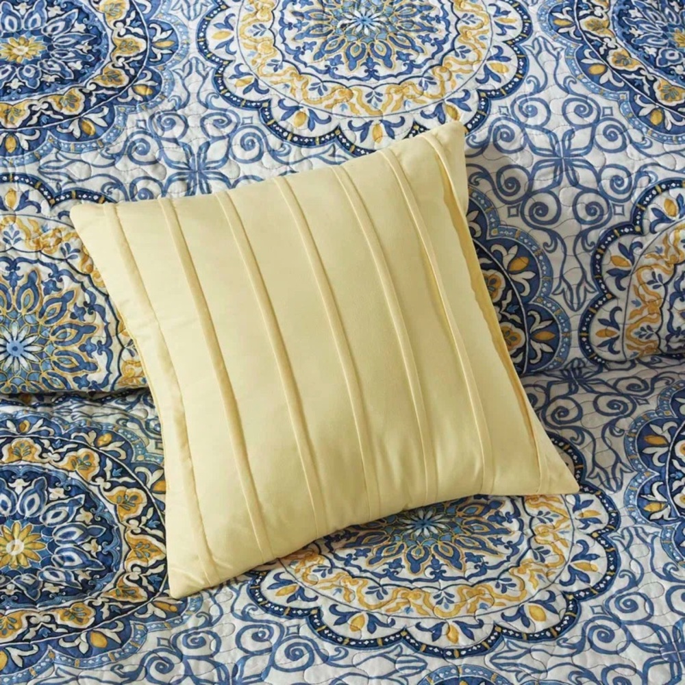 3 Decorative Pillows - Picture 6 of 7